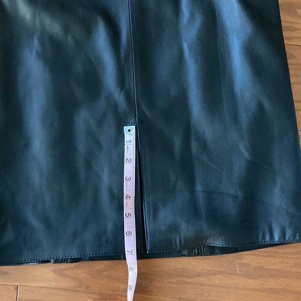VINTAGE LEATHER SKIRTwith  BACK SLITS Buttons on Front Zipper Elastic Waist Sz 8